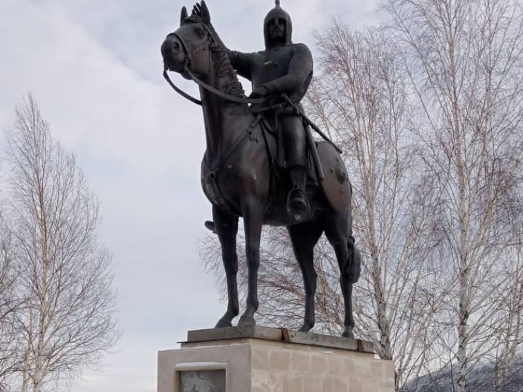 Статуята на хан Котраг е поставена в град Самара